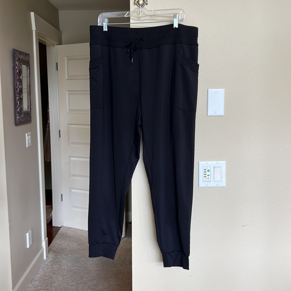 32 degree heat joggers in XL